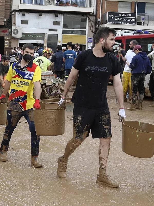 Del fang en fem saó. Solidaritat i lluita després de la DANA